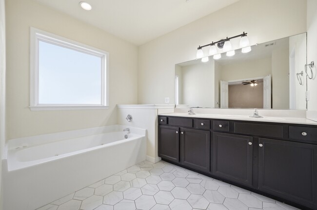 Building Photo - 3211 Calisha Ct