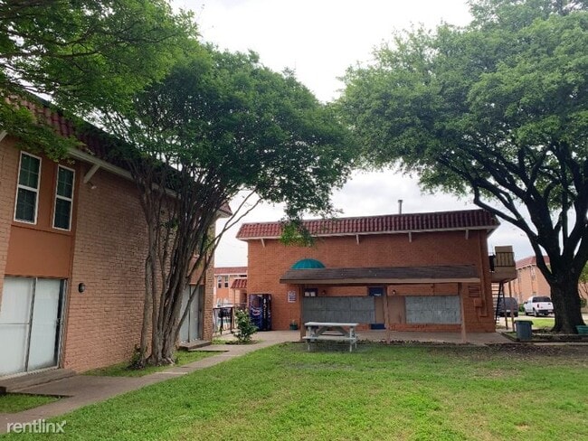 Building Photo - 110 N Jupiter Rd