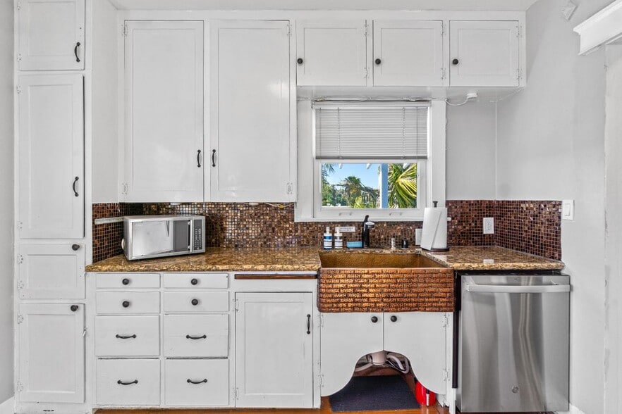 Building Photo - 2452 Union St