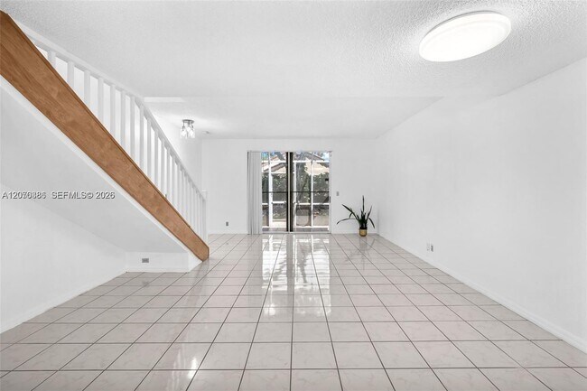 Building Photo - 800 Sorrento Dr