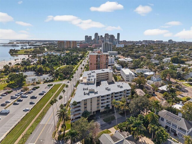 Building Photo - 1200 N Shore Dr NE