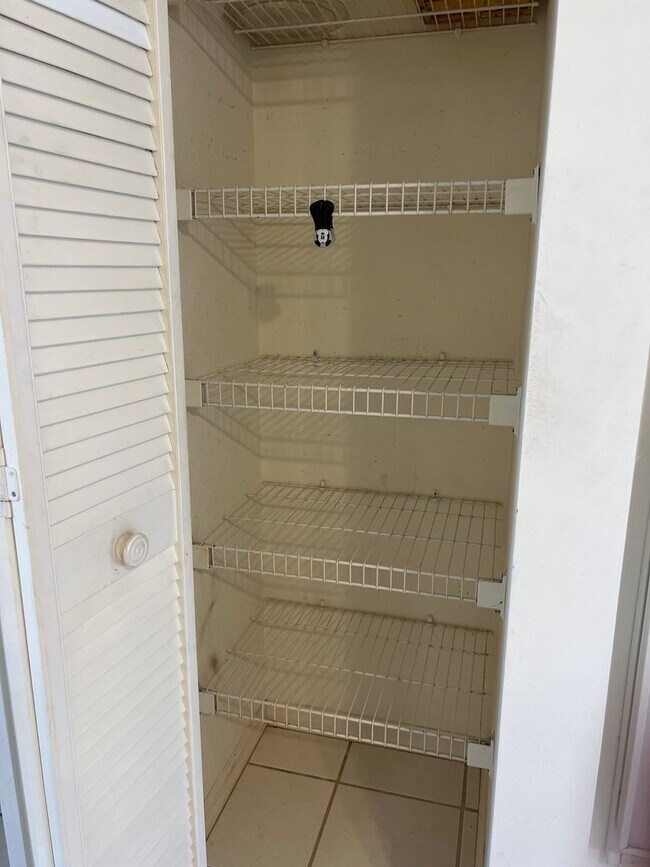 Building Photo - Fabulous 2BD/2BA/2CG- Available ANNUALLY at $2,200/mo OR SEASONALLY at $4,200/mo