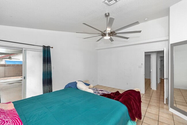 Building Photo - "3-Bedroom, 2-Bathroom Solar Home with a Pool in Mesa Del Sol!"