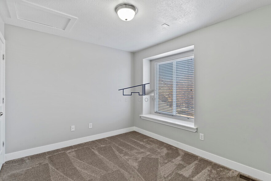 Building Photo - 2071 Madie Ln