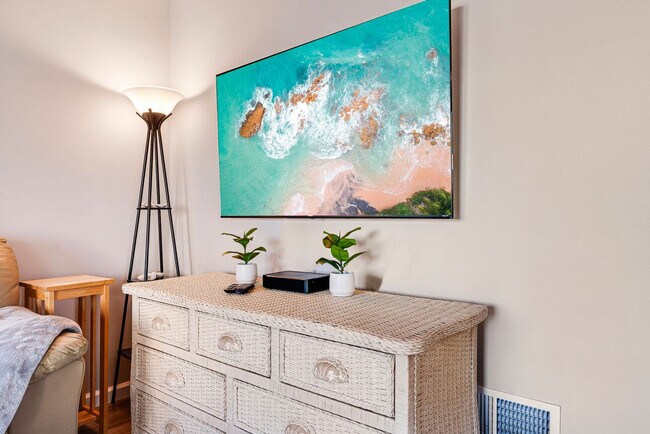 Building Photo - 12 Epping Ave