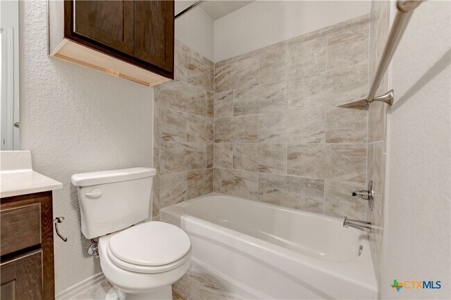 Building Photo - 609 Lost Trl