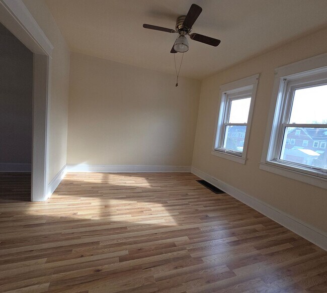 Building Photo - 3 bedroom house For Rent