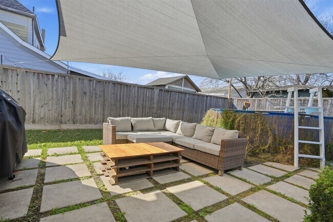 Building Photo - 2613 Lorraine St