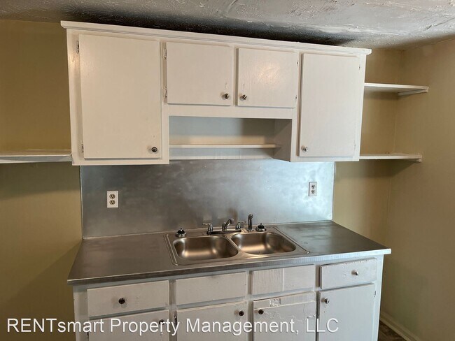 Building Photo - 2 br, 1 bath House - 2605 Jones Avenue Unit B