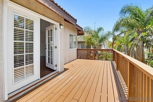 Building Photo - 1100 Corrales Ln