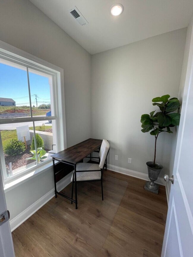 Building Photo - NEW 2 Bedroom Townhome in Cleveland!