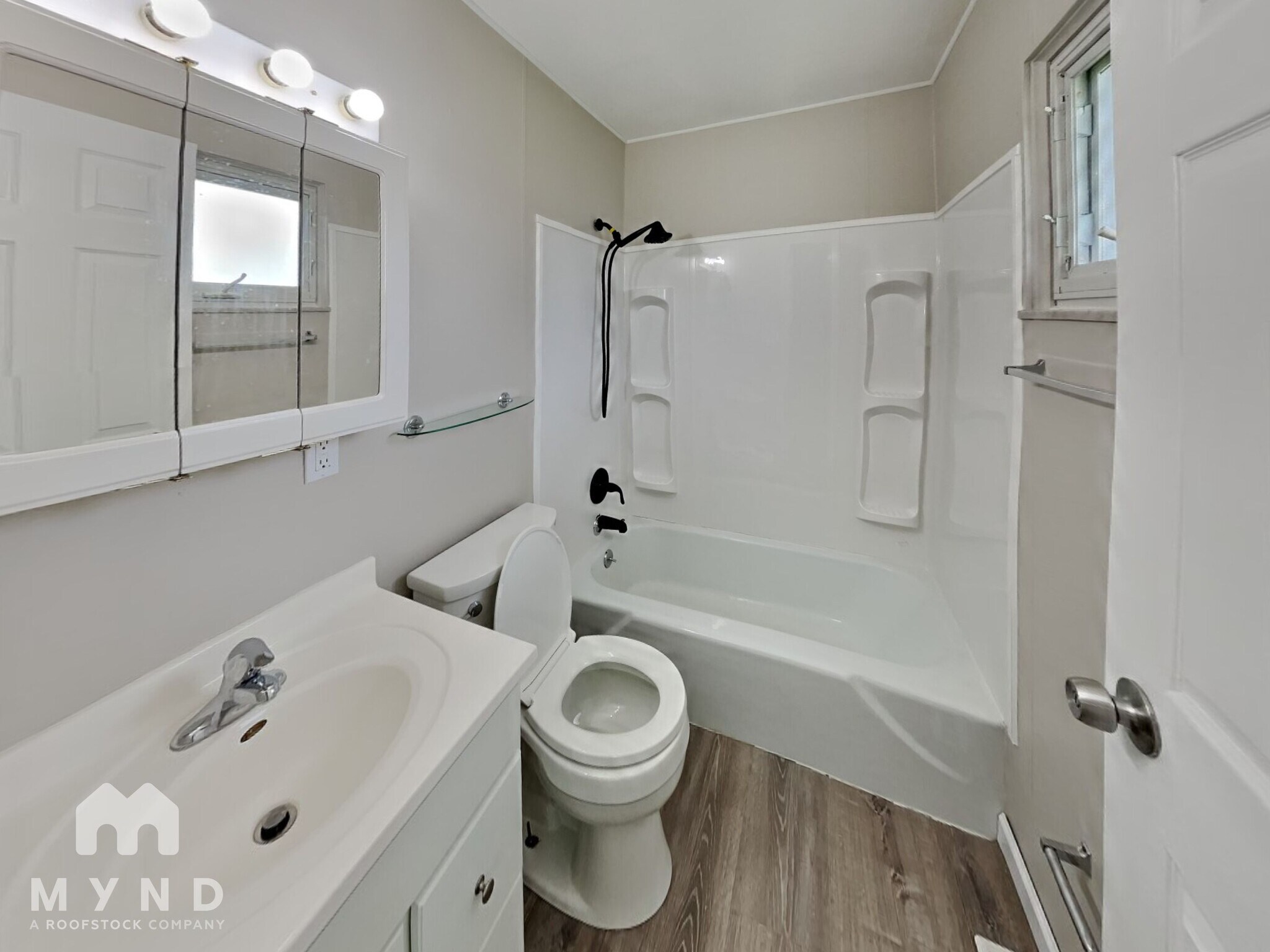 Building Photo - 654 Hillsdale Dr