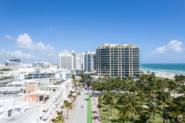 Building Photo - IL Villaggio Condos