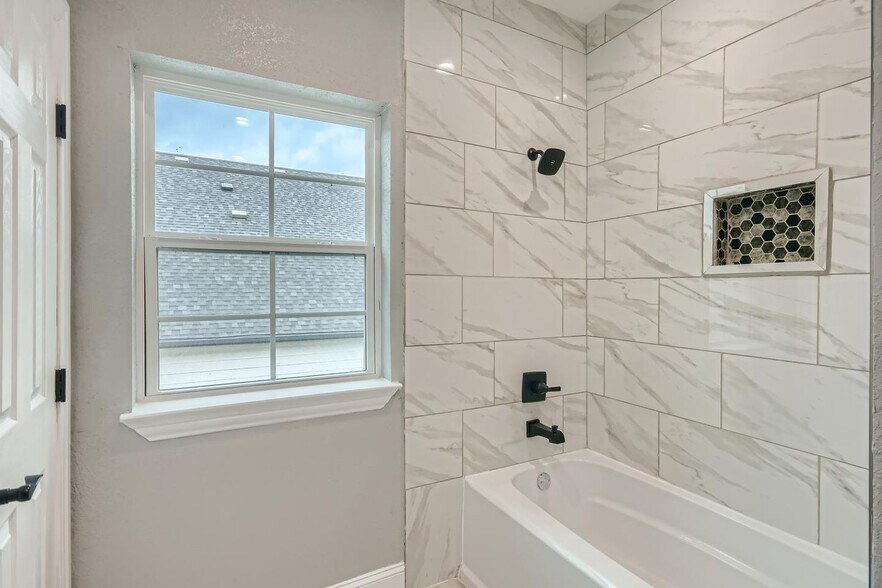 Building Photo - North Oak Cliff home 2 miles from Bishop A...