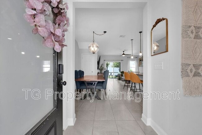 Building Photo - 13968 Molina Dr