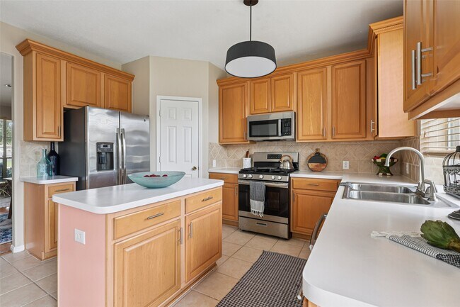 Building Photo - 8002 Cross Trail Dr