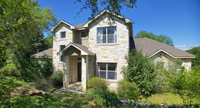 Building Photo - Secluded Hill Country home on huge lot!  Gorgeous home in tranquil setting!