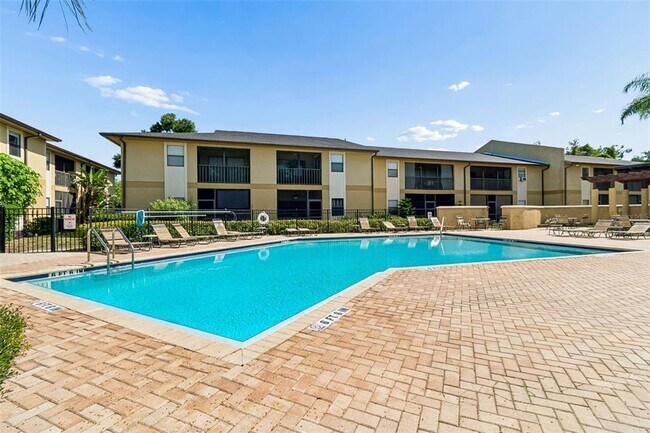 Building Photo - 10100 Sailwinds Blvd N