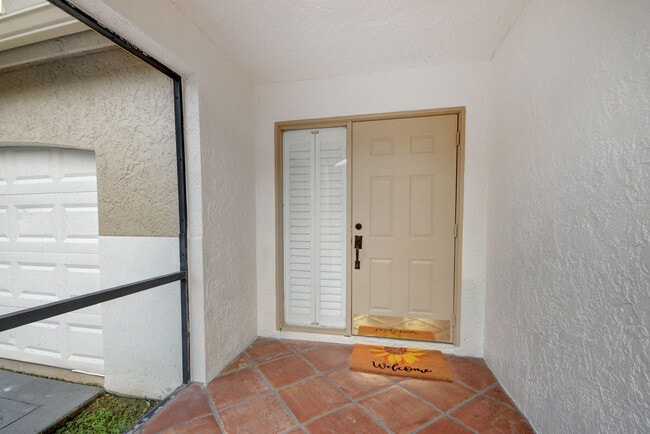 Building Photo - 12561 Shoreside Ln