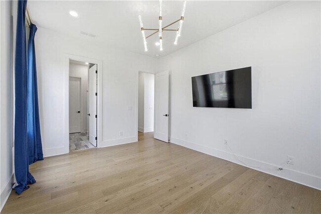 Building Photo - 4510 Hawthorn Cir