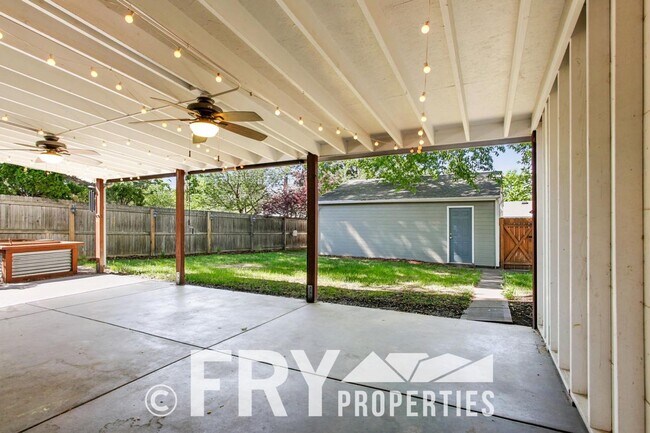 Building Photo - Charming University Hills Home with Oversized 2-Car Garage & Private Backyard