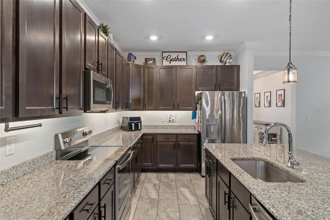 Building Photo - Beautiful 4bd 2ba Home plus a 3 Car Garage