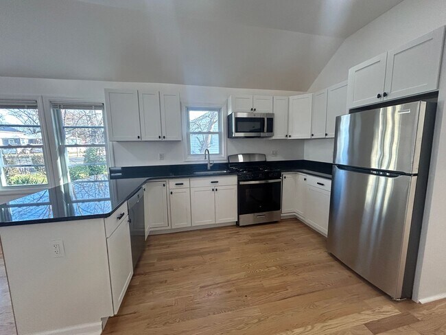 Building Photo - 1602 Heck Ave