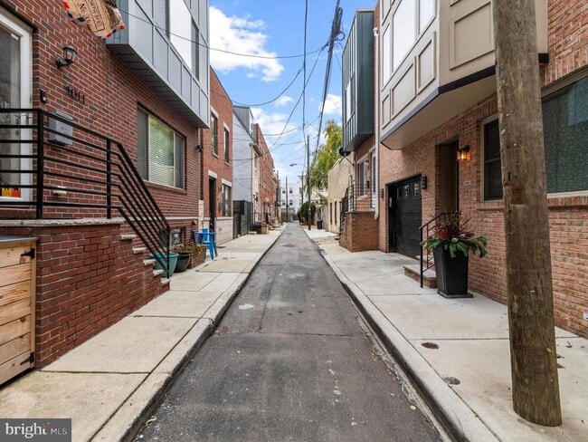 Building Photo - 1012 S Randolph St