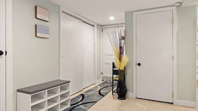 Building Photo - 27 S Oakland Ave