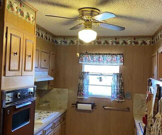 Building Photo - 2022 S High St