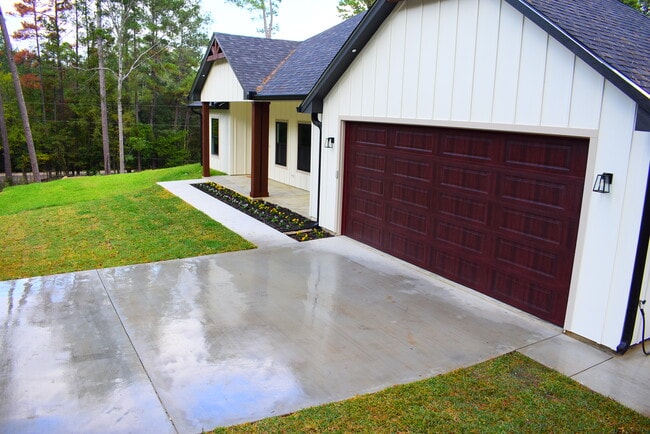 Building Photo - 2713 Sullivan Dr