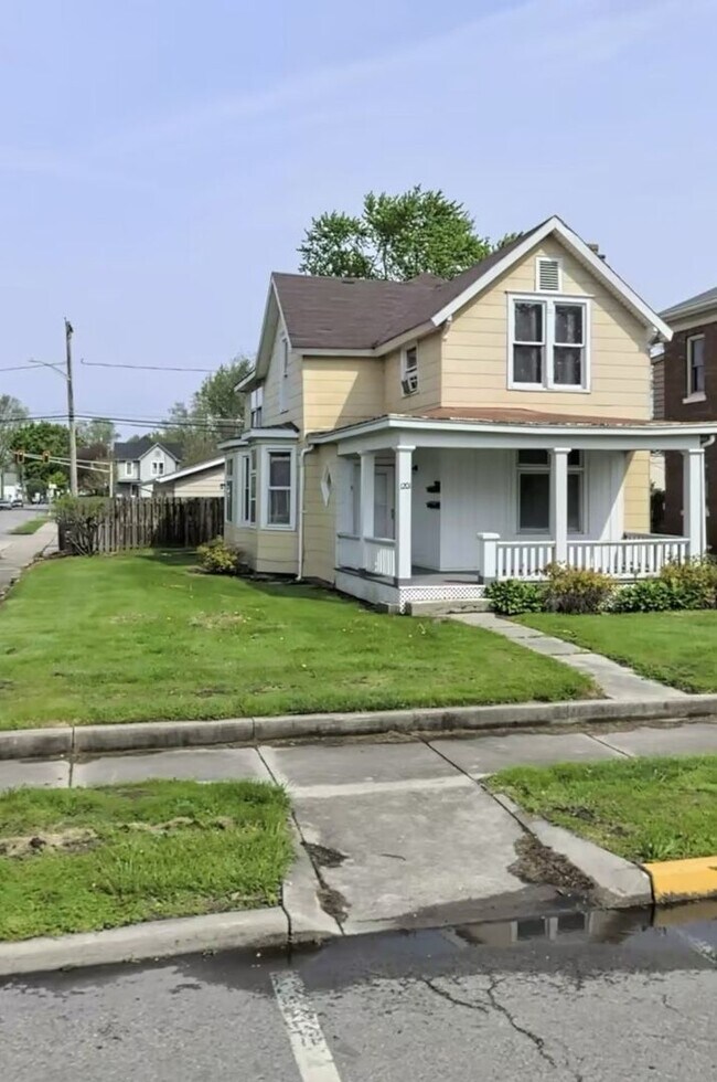 Building Photo - 1201 Columbia Ave