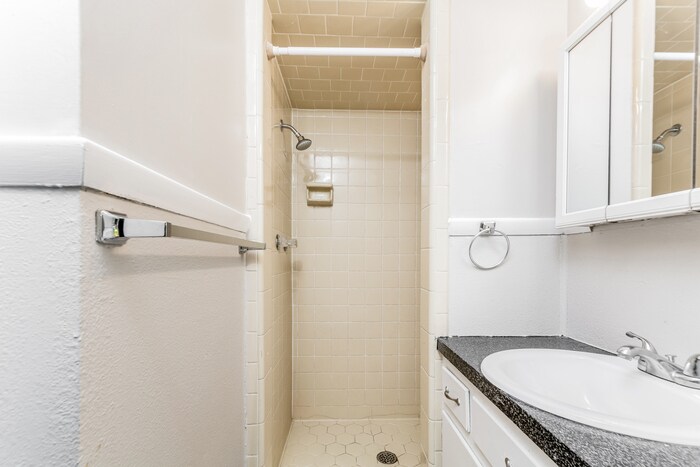 Building Photo - 8609 Lobelia St