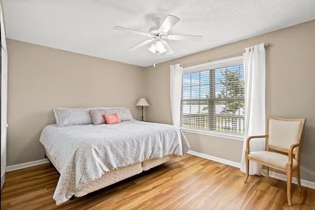 Building Photo - 270 Silver Lake N