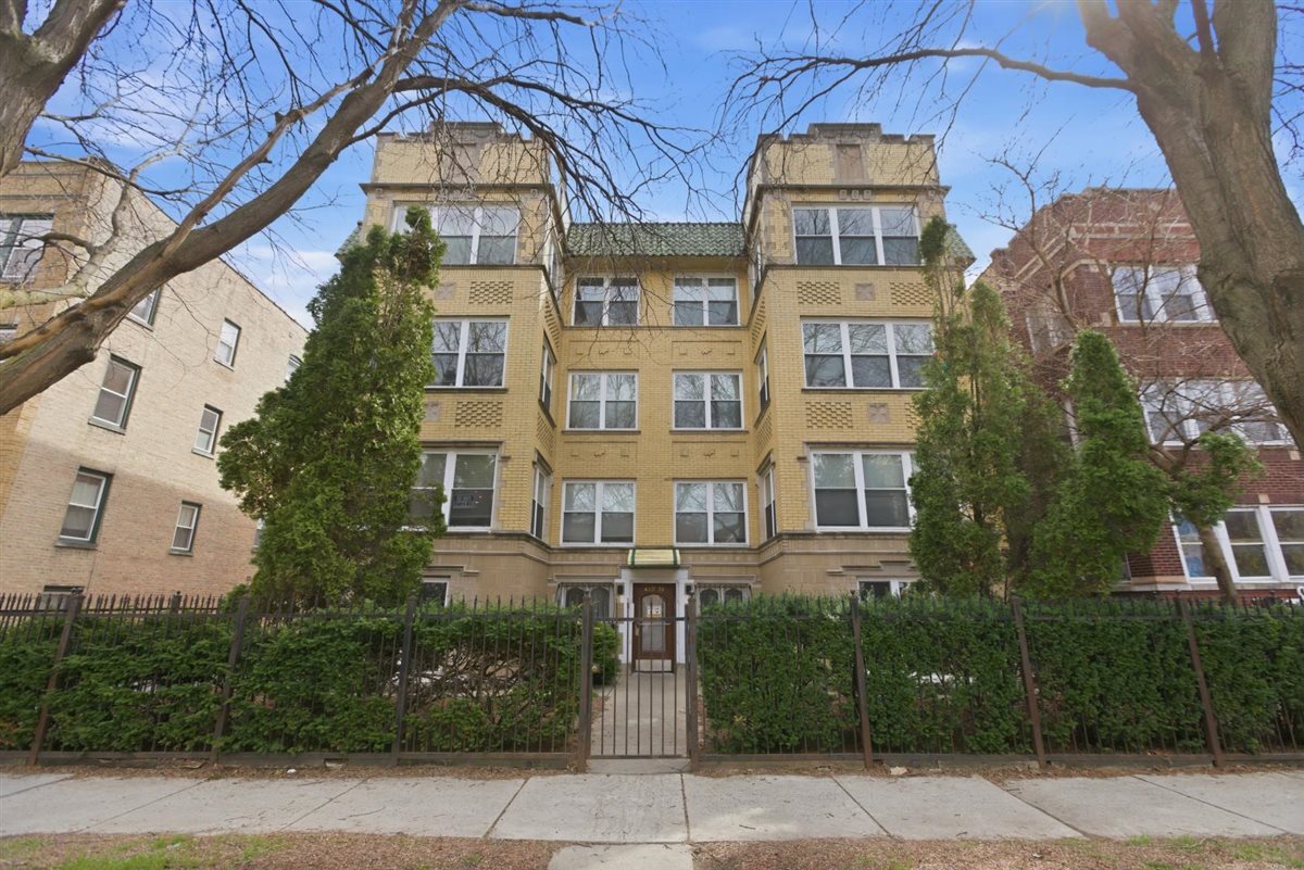 Building Photo - 4937 N St Louis Ave