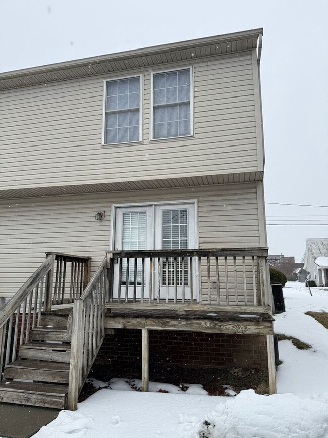 Building Photo - 2 Bedroom 1.5 Bath Townhome in Salem City