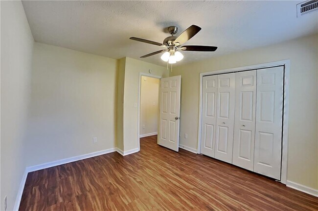 Building Photo - 208 Shenandoah Ct