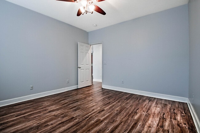 Building Photo - 27 Pin Oak Ln