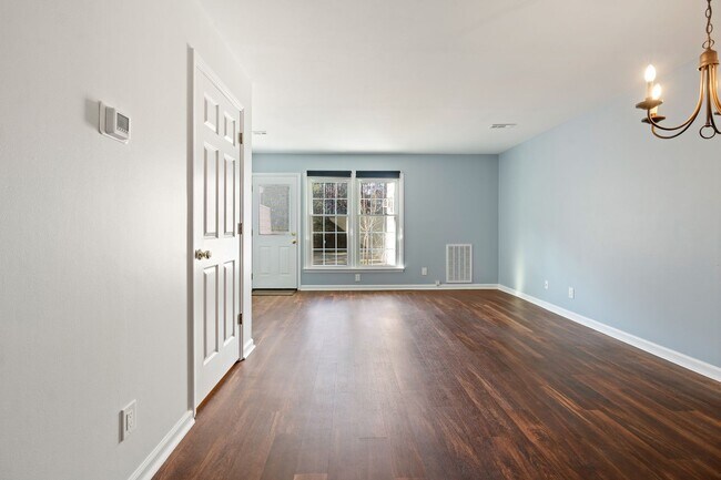 Building Photo - Close to UNC - 2 bedroom available now!