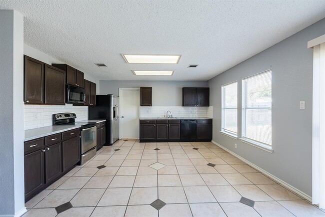 Building Photo - 1240 Dexford Dr