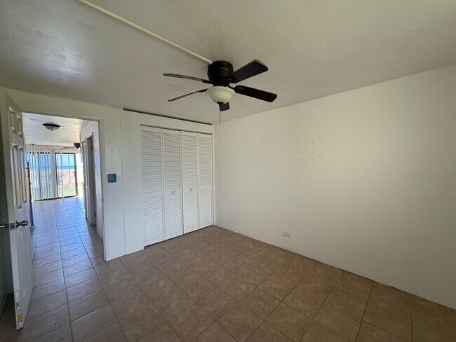 Building Photo - Makaha Surfside