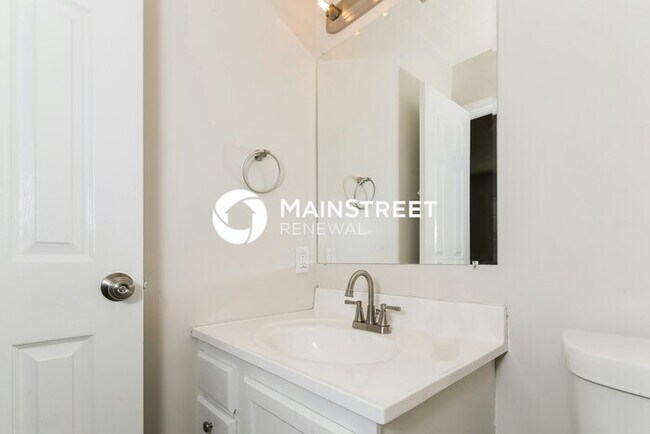 Building Photo - 3 Bedroom Pet-Friendly Home in INDIANAPOLIS, IN with Main Street Renewal