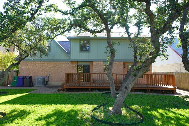 Building Photo - 7315 Park W Dr