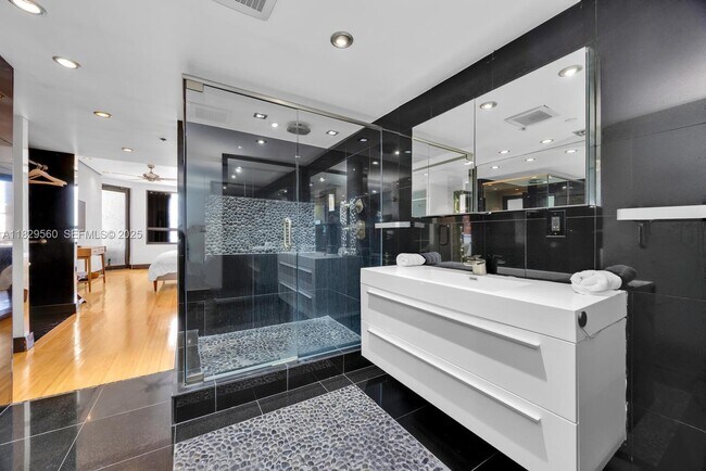 Building Photo - 251 Crandon Blvd