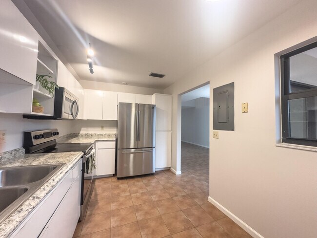 Building Photo - 115 N Palmway