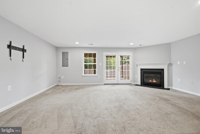 Building Photo - 899 Stonefield Square NE