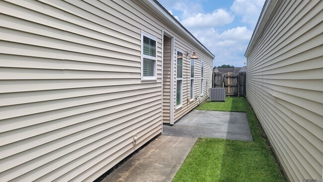Building Photo - 40477 Sage Field Ct