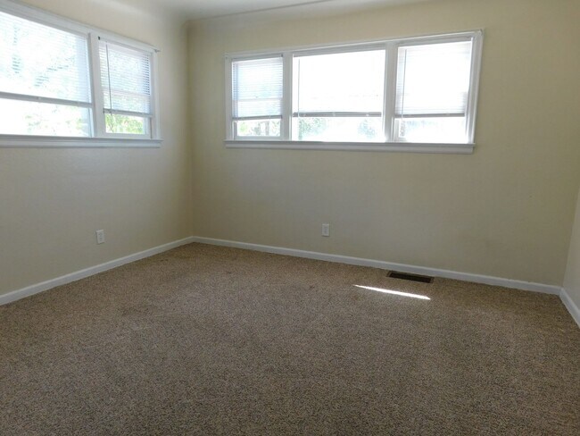 Building Photo - 1346 Texas Ave