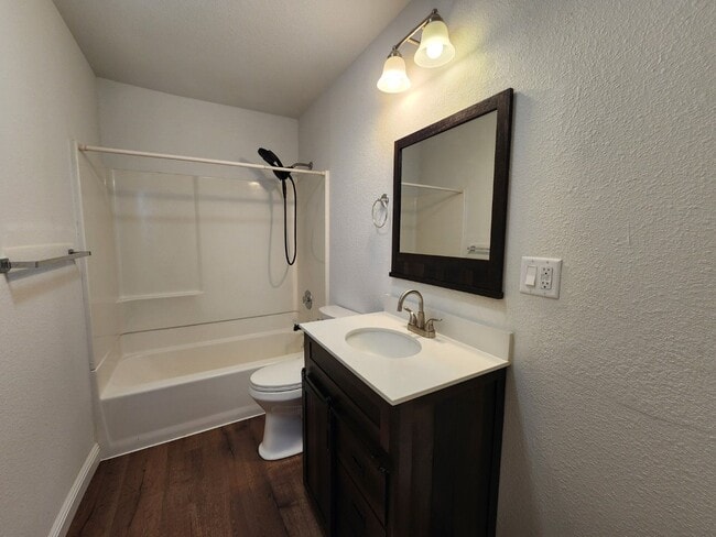 Building Photo - Renovated Beauty with a full-service Casita