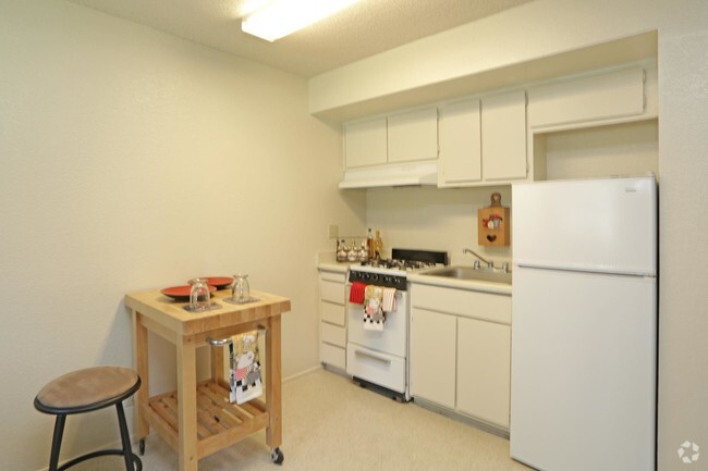 Kitchen - Kings View Manor Senior Living 55 and Better